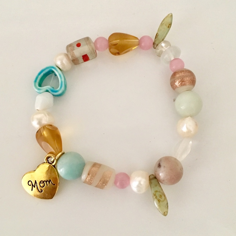 NEW handmade MOM bracelet. Semiprecious and glass